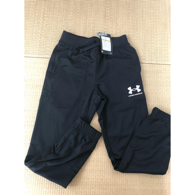 UNDER ARMOUR(アンダーアーマー)のアンダーアーマー ジャージ上下セットアップ　130cm 新品 キッズ/ベビー/マタニティのキッズ服男の子用(90cm~)(その他)の商品写真