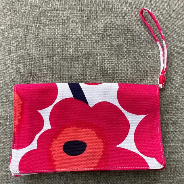 marimekko(マリメッコ)の新品・未使用　マリメッコ　クラッチバッグ レディースのバッグ(クラッチバッグ)の商品写真