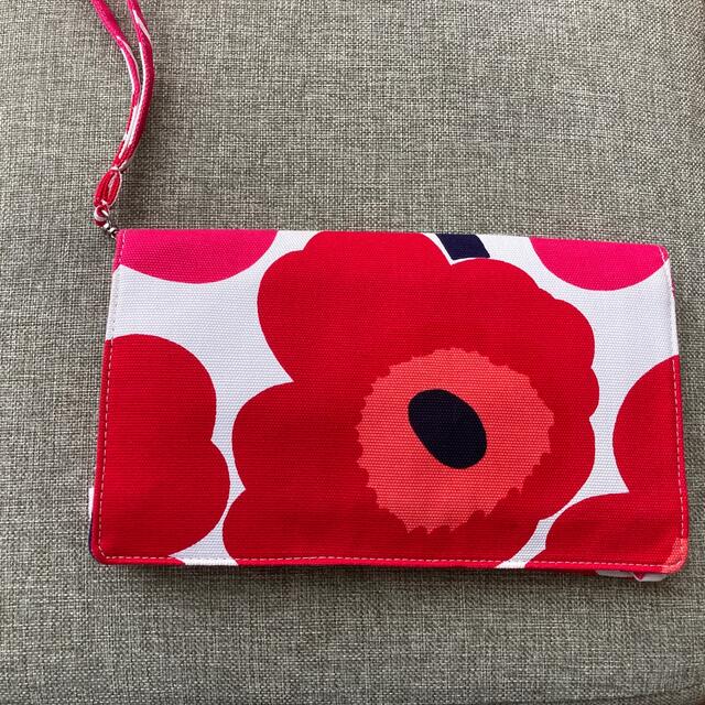 marimekko(マリメッコ)の新品・未使用　マリメッコ　クラッチバッグ レディースのバッグ(クラッチバッグ)の商品写真