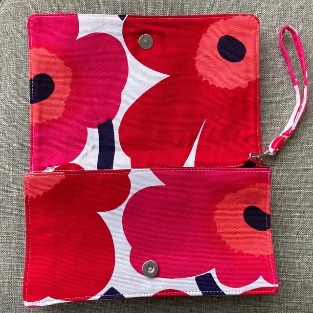 marimekko(マリメッコ)の新品・未使用　マリメッコ　クラッチバッグ レディースのバッグ(クラッチバッグ)の商品写真