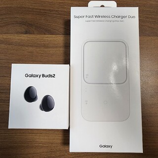 ギャラクシー(Galaxy)の【新品未開封】GalaxyBuds2とwireless charger duo(ヘッドフォン/イヤフォン)