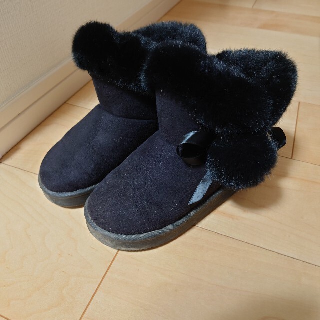 黒 20cm ボア ムートン ブーツ キッズ/ベビー/マタニティのキッズ靴/シューズ(15cm~)(ブーツ)の商品写真