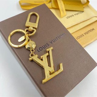 ルイヴィトン(LOUIS VUITTON)の✨ 極美品 ✨ ルイ ヴィトン チャーム キーホルダー LV M65216(キーホルダー)