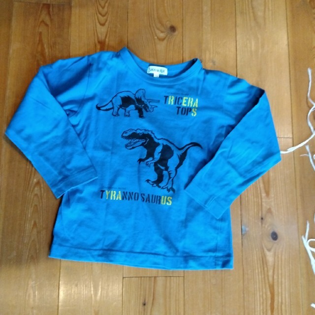 SHOO・LA・RUE(シューラルー)の♡シューラルー　恐竜柄ロンＴ キッズ/ベビー/マタニティのキッズ服男の子用(90cm~)(Tシャツ/カットソー)の商品写真