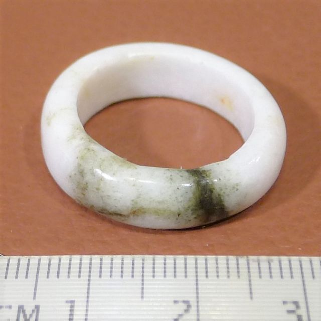 J877　ヒスイ　翡翠　リング　指輪　19.5号　ミャンマー　ジェイド　B級 レディースのアクセサリー(リング(指輪))の商品写真