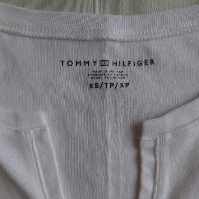 TOMMY HILFIGER(トミーヒルフィガー)のTOMMY HILFIGER　新品トミーTシャツXS レディースのトップス(Tシャツ(半袖/袖なし))の商品写真