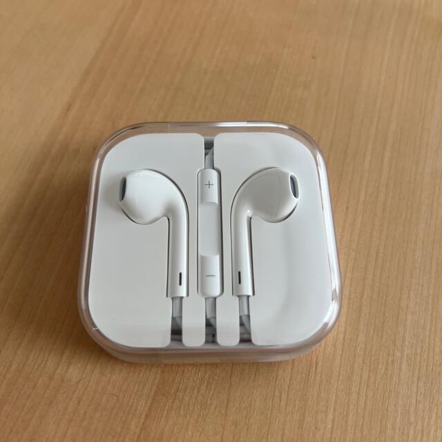 Apple(アップル)の｟新品未使用｠iPhone純正　イヤフォン スマホ/家電/カメラのオーディオ機器(ヘッドフォン/イヤフォン)の商品写真