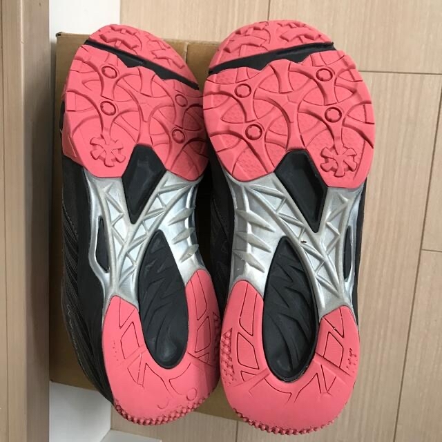 asics(アシックス)の専用　アシックス　レザービーム　スニーカー　シューズ キッズ/ベビー/マタニティのキッズ靴/シューズ(15cm~)(スニーカー)の商品写真