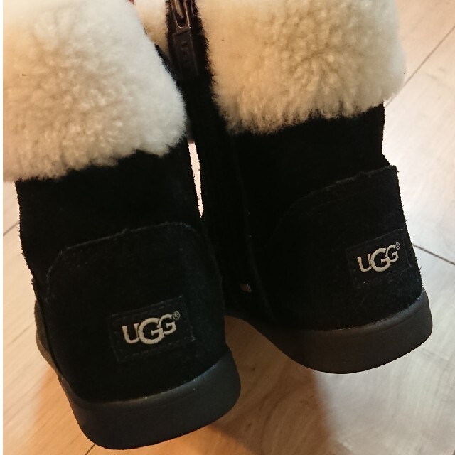 UGG(アグ)のUGG ブーツ 17cm キッズ/ベビー/マタニティのキッズ靴/シューズ(15cm~)(ブーツ)の商品写真