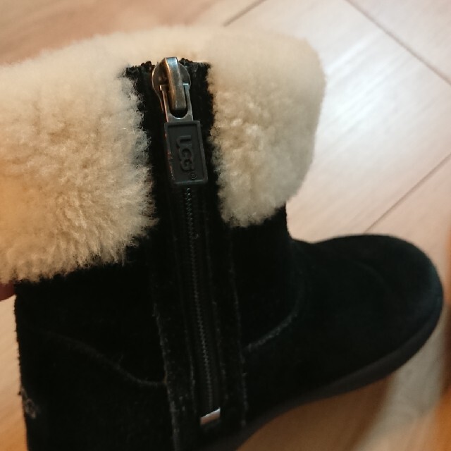 UGG(アグ)のUGG ブーツ 17cm キッズ/ベビー/マタニティのキッズ靴/シューズ(15cm~)(ブーツ)の商品写真