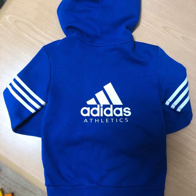 adidas(アディダス)のアディダス　パーカー　130cm キッズ/ベビー/マタニティのキッズ服男の子用(90cm~)(ジャケット/上着)の商品写真