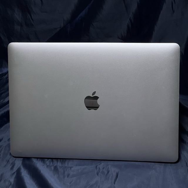 Macbook Pro 15 2019 i9 / 16GBメモリ / 512G