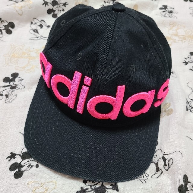 adidas(アディダス)のadidas　アディダス　ピンク　ネオン　キャップ　帽子 レディースの帽子(キャップ)の商品写真