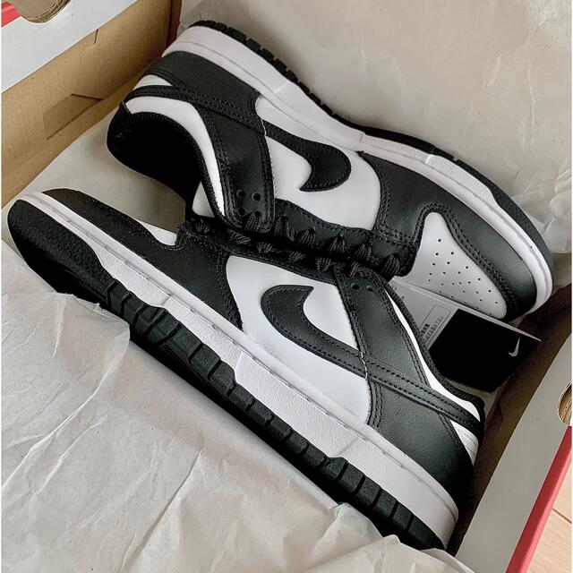 NIKE(ナイキ)のNike dunk low ナイキ  ダンクロー パンダ　25cm メンズの靴/シューズ(スニーカー)の商品写真