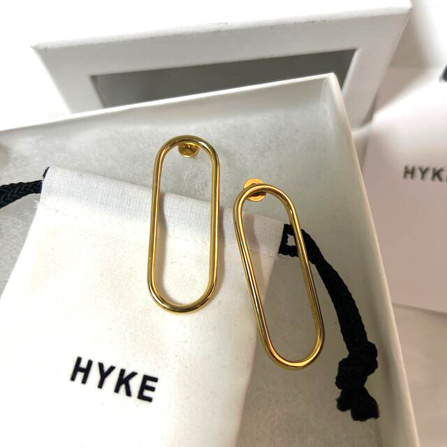 HYKE(ハイク)のhyke ハイク　オーバルフープピアス　新品 レディースのアクセサリー(ピアス)の商品写真