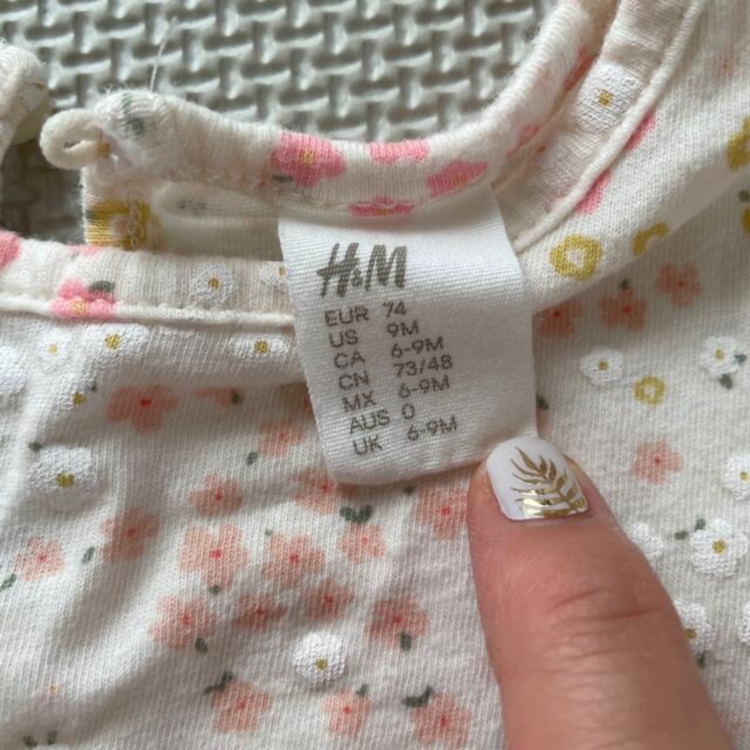 H&M(エイチアンドエム)のH&M  Tシャツ　2点セット　女の子　75センチ キッズ/ベビー/マタニティのベビー服(~85cm)(Ｔシャツ)の商品写真