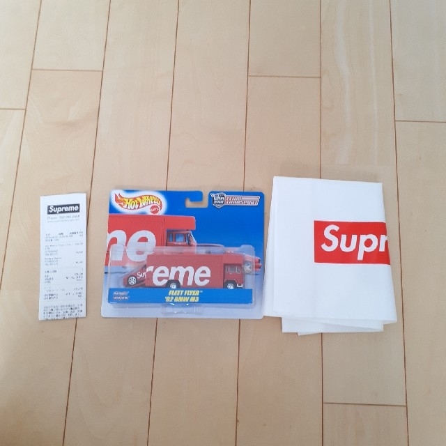 Supreme(シュプリーム)のSupreme　HOT WHEELS FLEET FLYER 92 BMW エンタメ/ホビーのおもちゃ/ぬいぐるみ(ミニカー)の商品写真