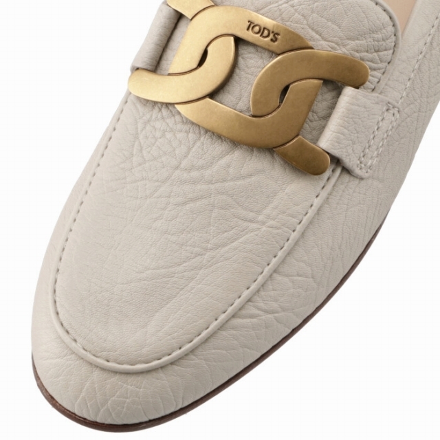 TOD'S(トッズ)のTOD`S シボレザー ローファー メタル フラットシューズ 靴 レディースの靴/シューズ(ローファー/革靴)の商品写真