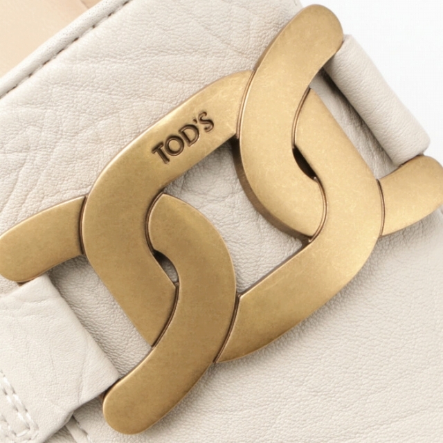 TOD'S(トッズ)のTOD`S シボレザー ローファー メタル フラットシューズ 靴 レディースの靴/シューズ(ローファー/革靴)の商品写真