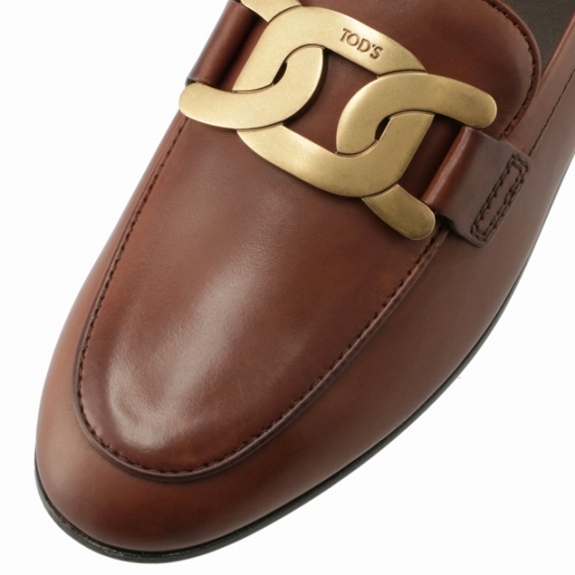 TOD'S(トッズ)のTOD'S スムースレザー ローファー メタルチェーン レディースの靴/シューズ(ローファー/革靴)の商品写真