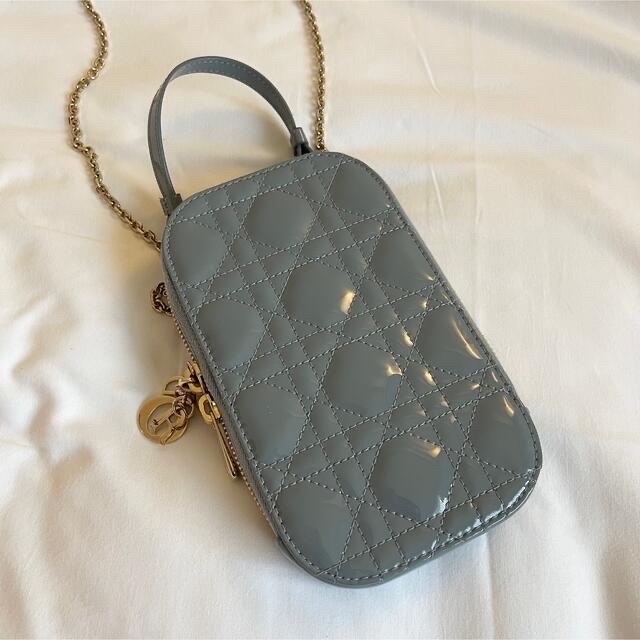 Christian Dior(クリスチャンディオール)のLADY DIOR ディオール フォンホルダー スマホ/家電/カメラのスマホアクセサリー(iPhoneケース)の商品写真