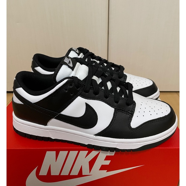 NIKE(ナイキ)の最終値下 Nike WMNS Dunk Low "White/Black" レディースの靴/シューズ(スニーカー)の商品写真