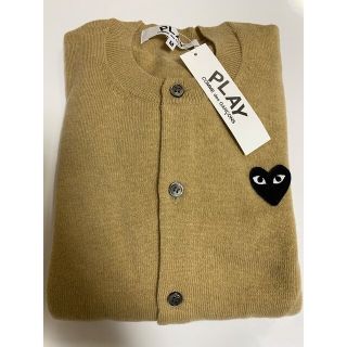 コムデギャルソン(COMME des GARCONS)の【新発売】プレイコムデギャルソン カーディガンレディースMサイズ　ベージュ(カーディガン)