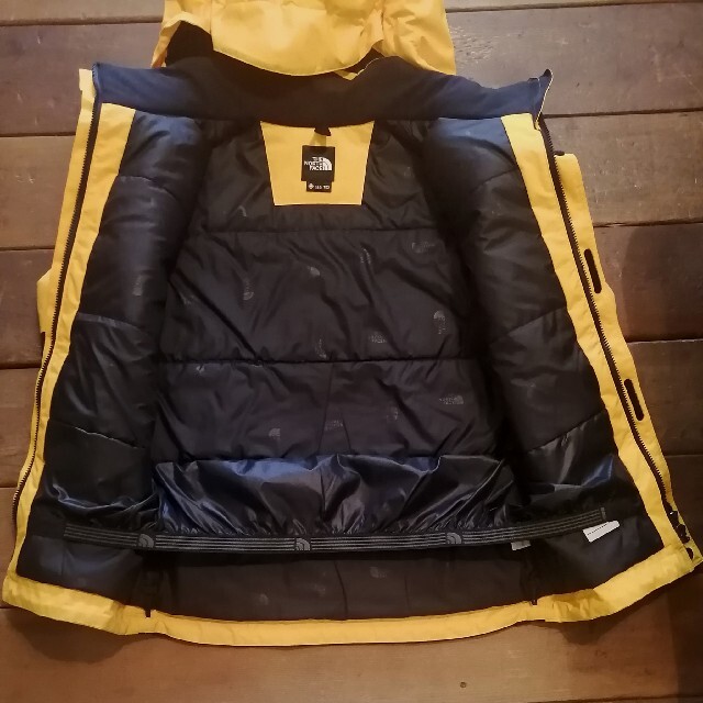 THE NORTH FACE(ザノースフェイス)のノースフェイス キッズ マウンテンインサレーションジャケット ゴアテックス140 キッズ/ベビー/マタニティのキッズ服男の子用(90cm~)(ジャケット/上着)の商品写真