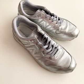 ニューバランス(New Balance)のニューバランス スニーカー 22.5 シルバー(スニーカー)