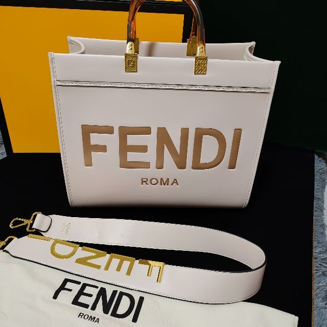 セール】 FENDI バッグ 2WAY ホワイト フェンディ FENDI - トート