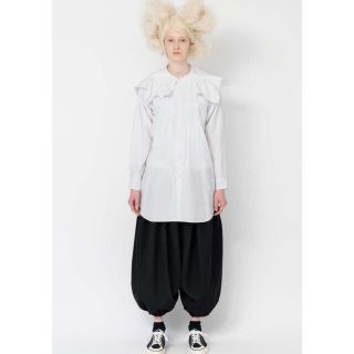 コムデギャルソン(COMME des GARCONS)の今季今期2022awコムコムコムデギャルソン　裾ゴムパンツ　厚手ウールギャバ　S(カジュアルパンツ)