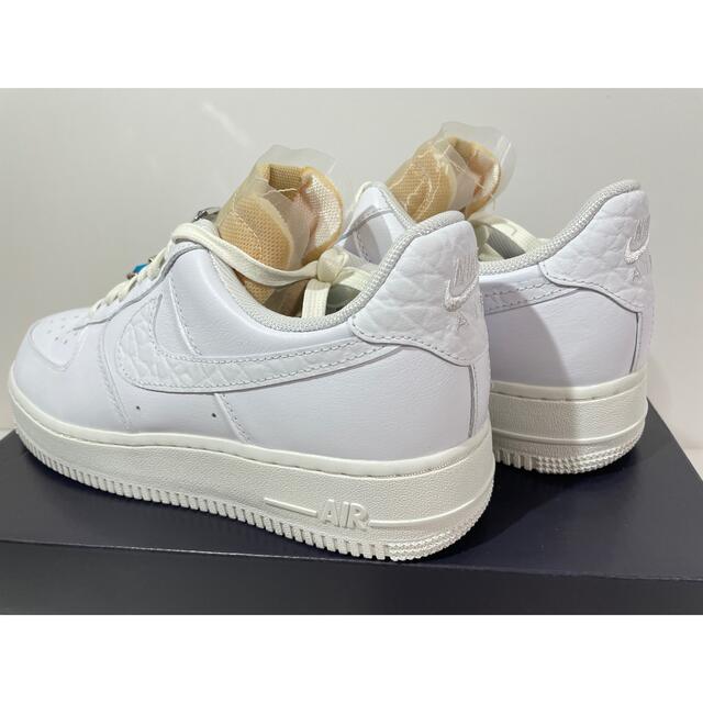 NIKE(ナイキ)の【新品】25㎝ナイキ ウィメンズ エアフォース1 ロー '07 LX "ブリン" レディースの靴/シューズ(スニーカー)の商品写真