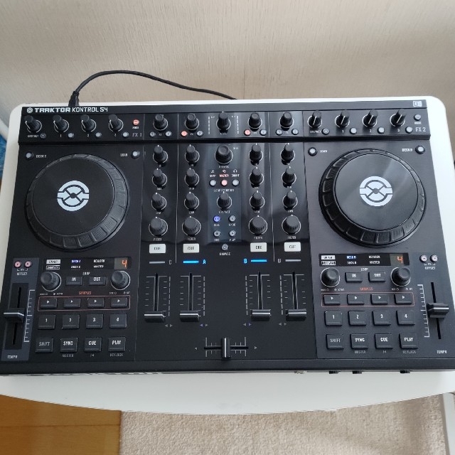 NATIVE INSTRUMENTS TRAKTOR KONTROL S4 楽器のDJ機器(PCDJ)の商品写真