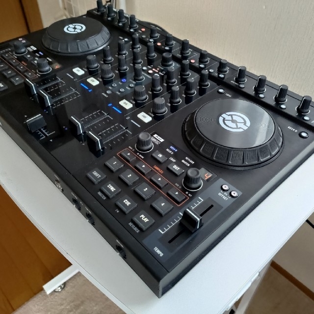 NATIVE INSTRUMENTS TRAKTOR KONTROL S4 1