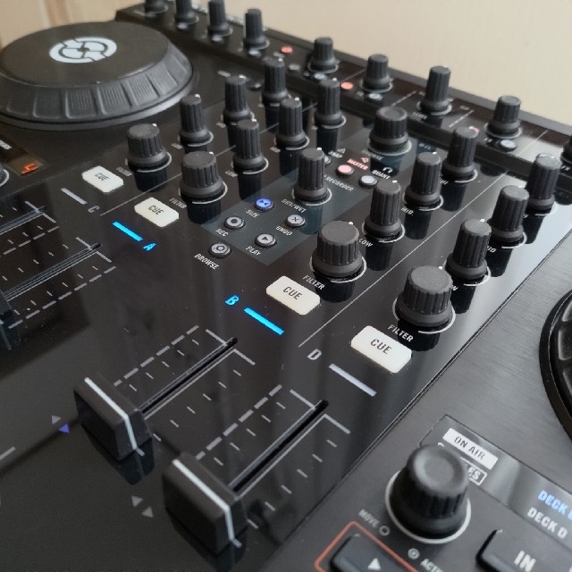 NATIVE INSTRUMENTS TRAKTOR KONTROL S4 3