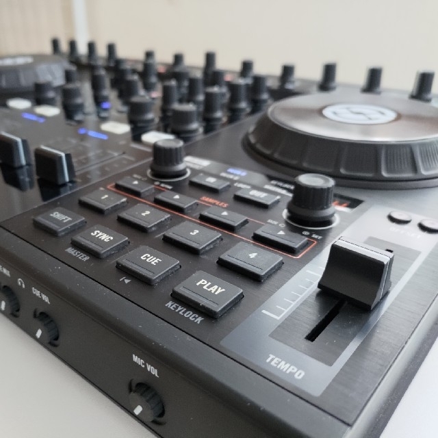 NATIVE INSTRUMENTS TRAKTOR KONTROL S4 楽器のDJ機器(PCDJ)の商品写真