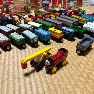 フィッシャープライス(Fisher-Price)の木製トーマスシリーズ　ケビンとビクター(電車のおもちゃ/車)