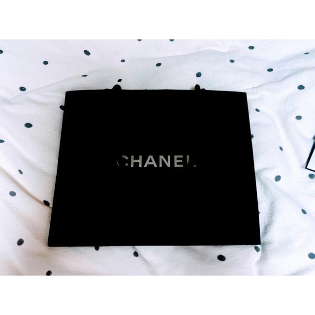 CHANEL 紙袋セット黒大2枚、白大11枚、中4枚、小1枚 ショップ袋 CHANEL 紙袋セット黒大2枚、白大11枚、中4枚、小1枚 ショップ袋