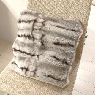 ザラホーム(ZARA HOME)のZARA  HOME クッションカバー　フェイクファ　グレー(クッションカバー)