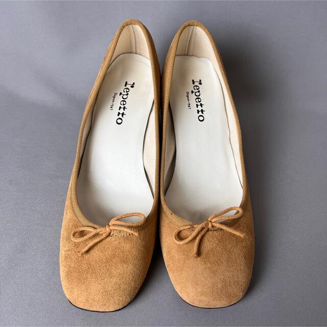 repetto(レペット)の37. レペット repetto スエード パンプス ベージュ 5.5cmヒール レディースの靴/シューズ(ハイヒール/パンプス)の商品写真