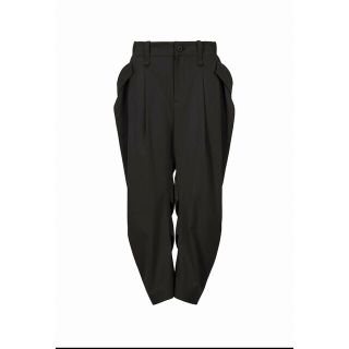 イッセイミヤケ(ISSEY MIYAKE)の今期新作　ISSEY MIYAKE  ROUND PANTS 2 新品未使用(カジュアルパンツ)