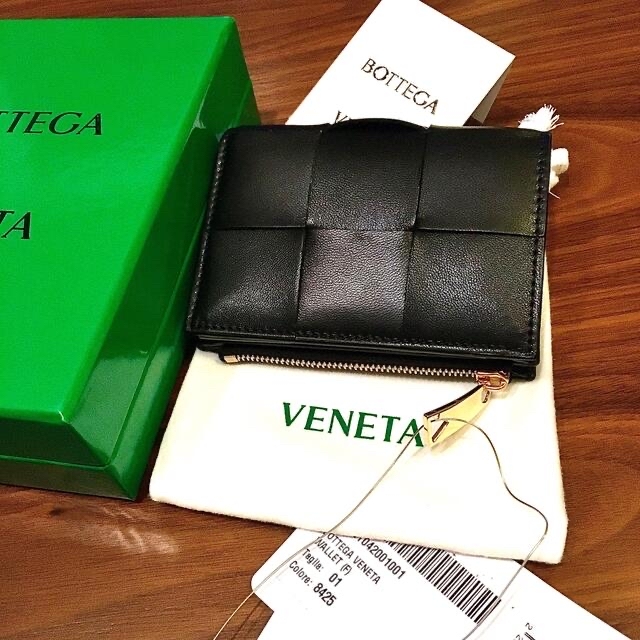 低価セール Bottega Veneta ☆BOTTEGA☆二つ折りファスナーウォレットの通販 by Natalia's  shop｜ボッテガヴェネタならラクマ