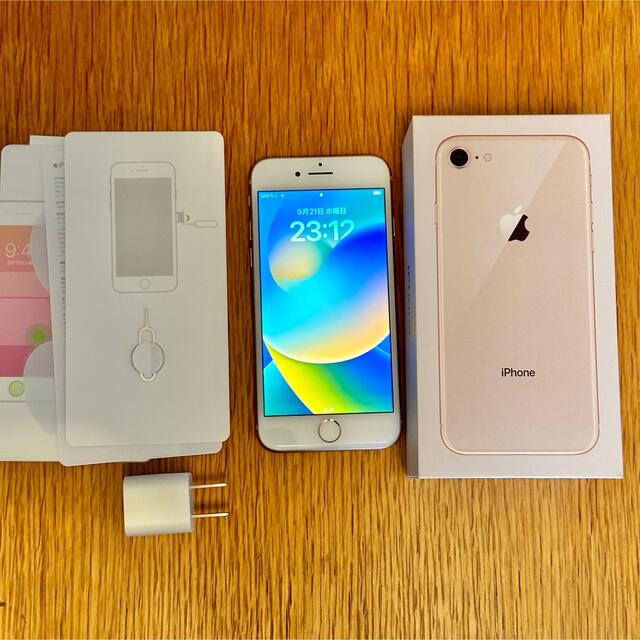 【付属品未使用】iPhone 8 ゴールド 64 GB docomo