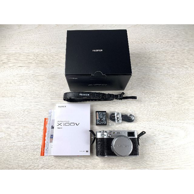 富士フイルム - 【中古美品】FUJIFILM X100V シルバー