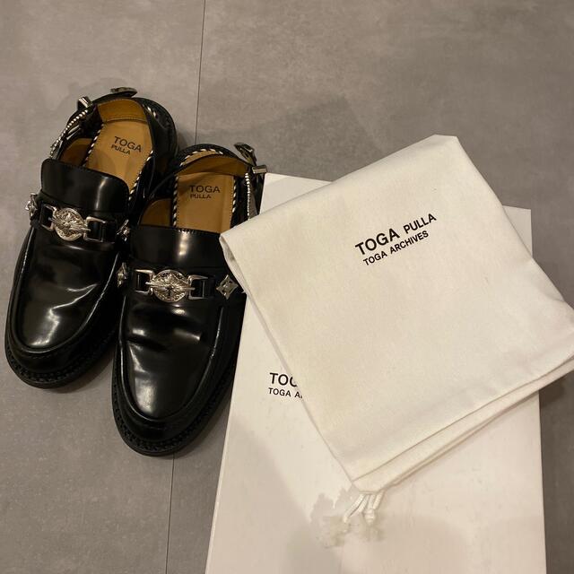 TOGA PULLAメタル ローファー サンダル バックル コンチョ シューズ