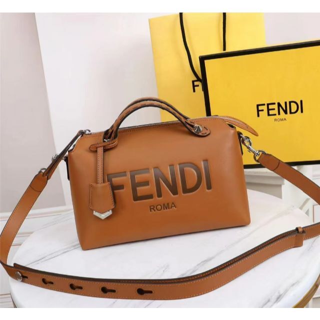 送料無料】 未使用 フェンディ FENDI フラップショルダー バッグ ...