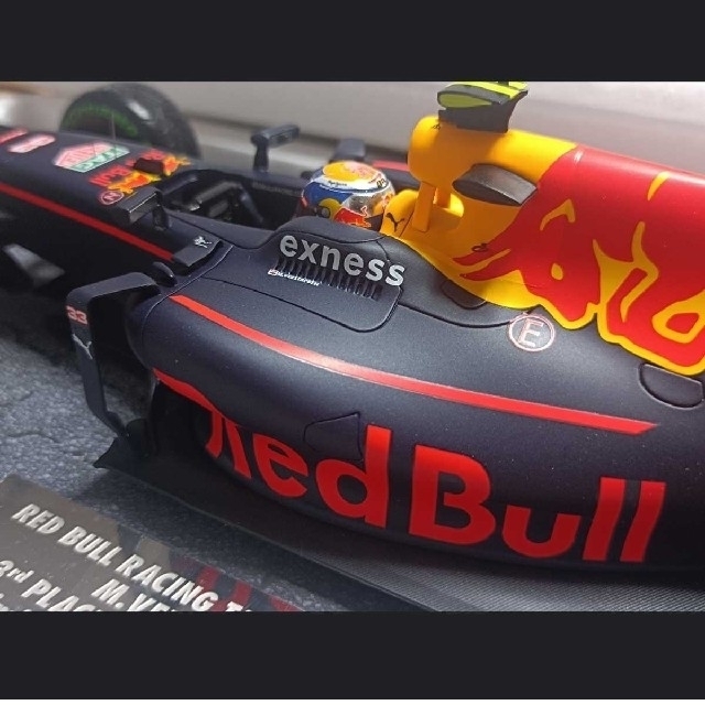 A22 レッドブル モデルカー 1/18 ブラジリアングランプリ2016