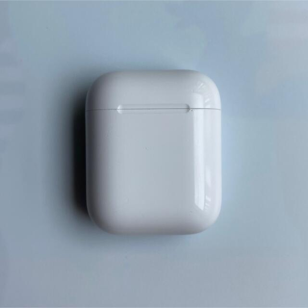 Apple(アップル)のエアーポッツ　AirPods エアーポッズ　充電ケース　充電機　充電　純正　正規 スマホ/家電/カメラのオーディオ機器(ヘッドフォン/イヤフォン)の商品写真