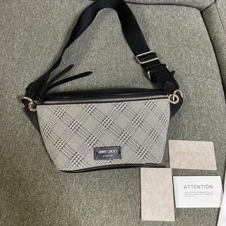 ジミーチュウ(JIMMY CHOO)の美品✨ジミーチューボディバック(ショルダーバッグ)