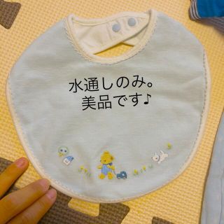 ファミリア(familiar)のfamiliar スタイ　刺繍　ミキハウス　おまけロンパース(ベビースタイ/よだれかけ)